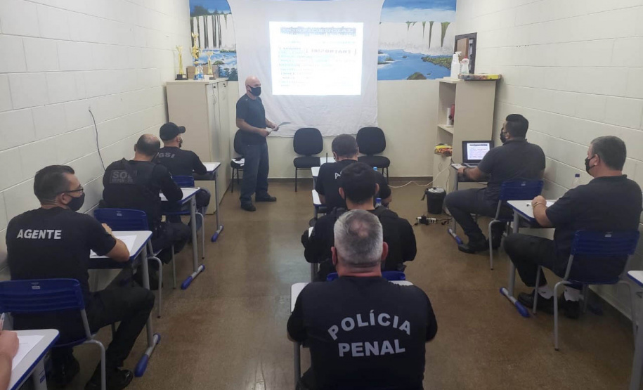 Agentes penitenciários do Departamento Penitenciário do Paraná participaram do curso Noções de Inteligência Penitenciária, promovida pela Escola de Formação e Aperfeiçoamento Penitenciário (Espen). Dividido em etapas, o curso teve término na última semana, em Curitiba.  -  Curitiba, 19/08/2021  -  Foto: Depen-Paraná