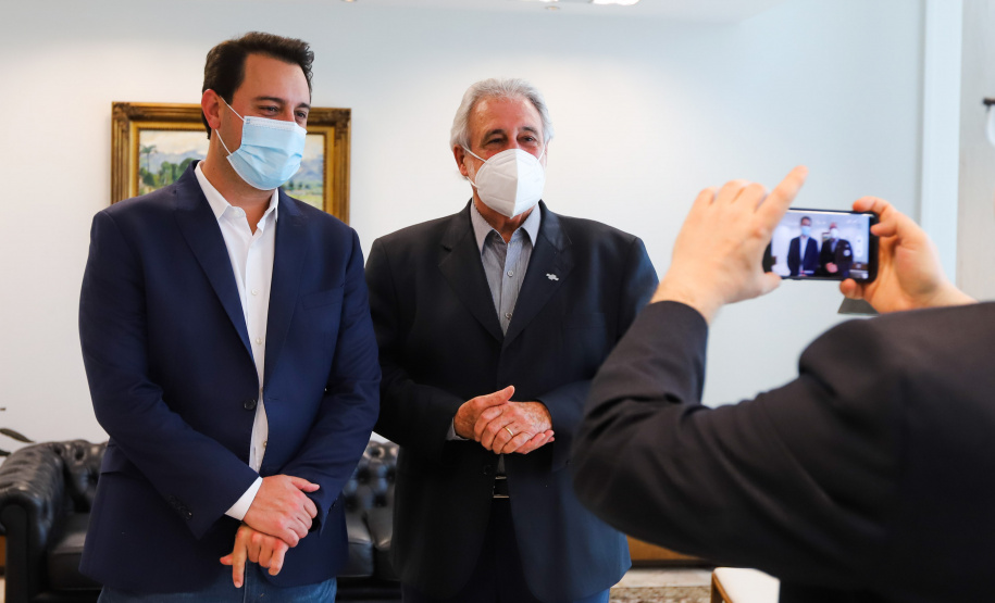 O governador Carlos Massa Ratinho Junior recebe  nesta quinta-feira (19) o Presidente nacional do Sebrae, Carlos do Carmo Andrade Melles, o presidente do Conselho Deliberativo do Sebrae/PR, Fernando Moraes e  o Diretor Superintendente - Sebrae/PR Vitor Roberto Tioqueta. O vice-governador Darci Piana acompanha a agenda. 19/08/2021 - Foto: Geraldo Bubniak/AEN