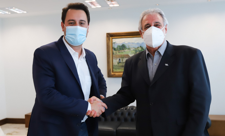 O governador Carlos Massa Ratinho Junior recebe  nesta quinta-feira (19) o Presidente nacional do Sebrae, Carlos do Carmo Andrade Melles, o presidente do Conselho Deliberativo do Sebrae/PR, Fernando Moraes e  o Diretor Superintendente - Sebrae/PR Vitor Roberto Tioqueta. O vice-governador Darci Piana acompanha a agenda. 19/08/2021 - Foto: Geraldo Bubniak/AEN