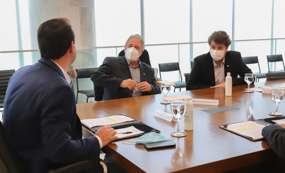 O governador Carlos Massa Ratinho Junior recebe  nesta quinta-feira (19) o Presidente nacional do Sebrae, Carlos do Carmo Andrade Melles, o presidente do Conselho Deliberativo do Sebrae/PR, Fernando Moraes e  o Diretor Superintendente - Sebrae/PR Vitor Roberto Tioqueta. O vice-governador Darci Piana acompanha a agenda. 19/08/2021 - Foto: Geraldo Bubniak/AEN