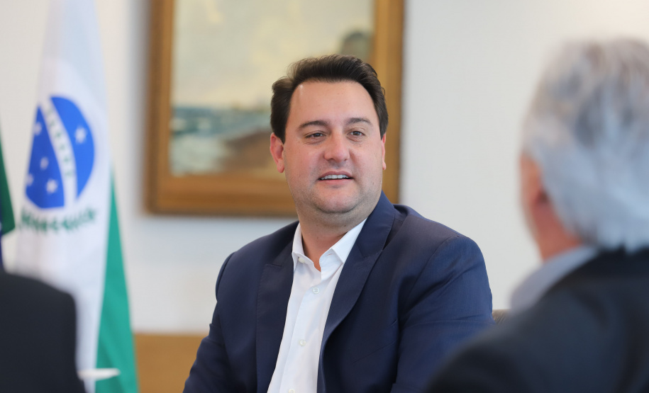 O governador Carlos Massa Ratinho Junior recebe  nesta quinta-feira (19) o Presidente nacional do Sebrae, Carlos do Carmo Andrade Melles, o presidente do Conselho Deliberativo do Sebrae/PR, Fernando Moraes e  o Diretor Superintendente - Sebrae/PR Vitor Roberto Tioqueta. O vice-governador Darci Piana acompanha a agenda. 19/08/2021 - Foto: Geraldo Bubniak/AEN