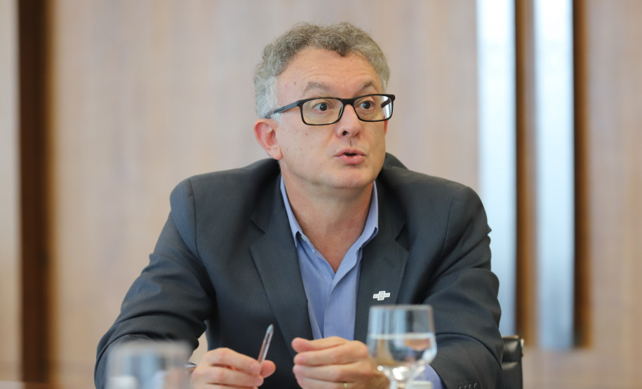 O governador Carlos Massa Ratinho Junior recebe  nesta quinta-feira (19) o Presidente nacional do Sebrae, Carlos do Carmo Andrade Melles, o presidente do Conselho Deliberativo do Sebrae/PR, Fernando Moraes e  o Diretor Superintendente - Sebrae/PR Vitor Roberto Tioqueta. O vice-governador Darci Piana acompanha a agenda. 19/08/2021 - Foto: Geraldo Bubniak/AEN