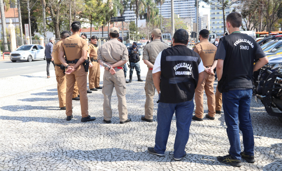 Denúncias de crimes e casos de violência na região Central da Capital embasaram a Ação Integrada de Fiscalização Urbana (AIFU), em parceria com a 1ª Companhia do 12º Batalhão da PM (12º BPM), a deflagrarem a primeira edição da operação Centro Seguro, nesta quinta-feira (19/08).   -  Curitiba, 19/08/2021  -  Foto: SESP-PR