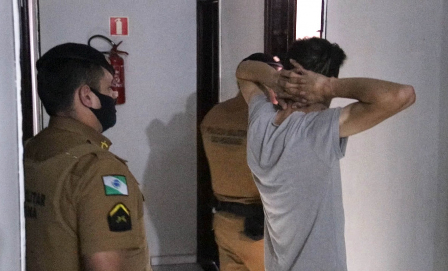 Denúncias de crimes e casos de violência na região Central da Capital embasaram a Ação Integrada de Fiscalização Urbana (AIFU), em parceria com a 1ª Companhia do 12º Batalhão da PM (12º BPM), a deflagrarem a primeira edição da operação Centro Seguro, nesta quinta-feira (19/08).   -  Curitiba, 19/08/2021  -  Foto: SESP-PR