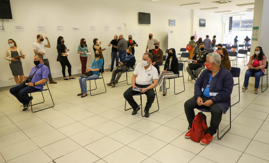 Agência do Trabalhador de Curitiba promove ação para empregar pessoas acima de 50 anos. Fotos:Ari Dias/AEN.
