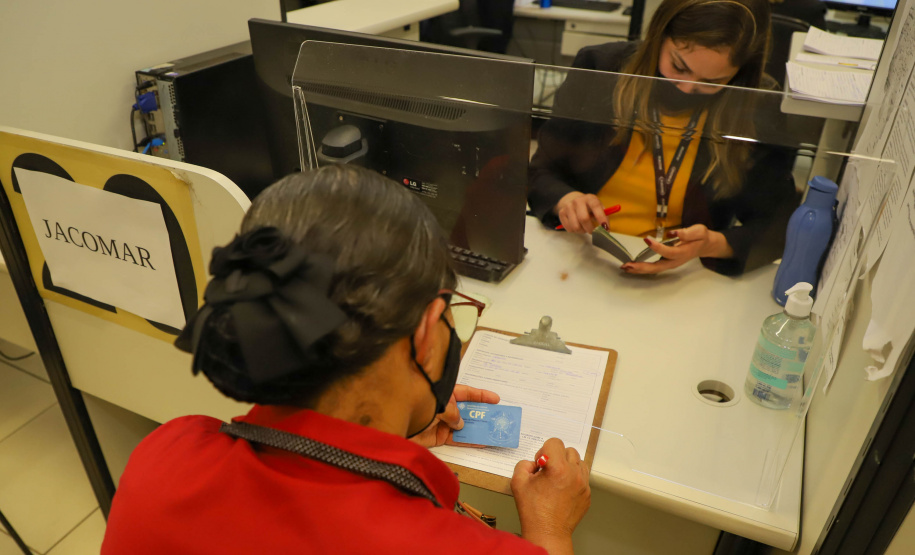 Agência do Trabalhador de Curitiba promove ação para empregar pessoas acima de 50 anos. Fotos:Ari Dias/AEN.