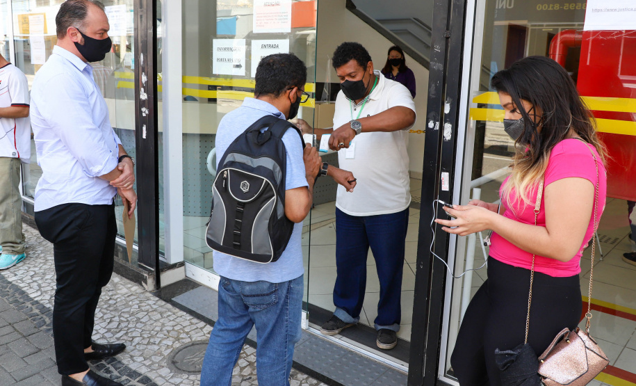 Agência do Trabalhador de Curitiba promove ação para empregar pessoas acima de 50 anos. Fotos:Ari Dias/AEN.