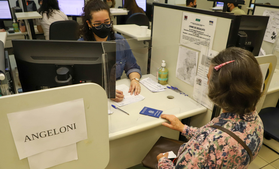 Agência do Trabalhador de Curitiba promove ação para empregar pessoas acima de 50 anos. Fotos:Ari Dias/AEN.