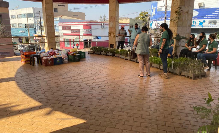 Com 10 mil mudas distribuídas, IAT beneficia famílias de Campo Mourão com 8,8 toneladas de alimentosAção já aconteceu em 12 municípios e arrecadou mais de 30 toneladas de alimentos. A campanha faz parte do programa Paraná Mais Verde, que prevê o plantio de 10 milhões de mudas nativas nos próximos anos.  - - Curitiba, 19/08/2021  -  Foto: SEDEST