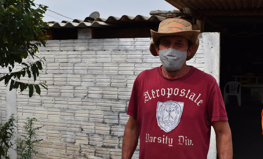 O programa Cultivar Energia oficializou a destinação de uma área sob linhas de alta tensão em Umuarama, Noroeste do Estado, para a produção de alimentos e geração de renda através do cultivo de hortas comunitárias. Na foto, Morador_Amauri_Pereira -  Curitiba, 20/08/2021  -  Foto:  Rakelly Calliari/Copel