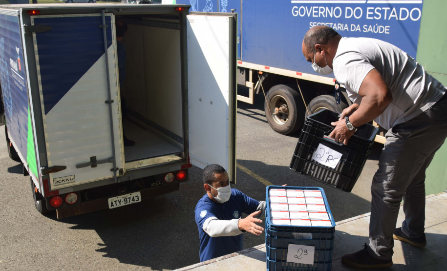 Estado distribui 445.388 vacinas contra a Covid-19 e 49.750 medicamentos para intubação; veja divisão. Foto: Américo Antonio/SESA