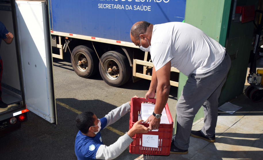 Estado distribui 445.388 vacinas contra a Covid-19 e 49.750 medicamentos para intubação; veja divisão. Foto: Américo Antonio/SESA