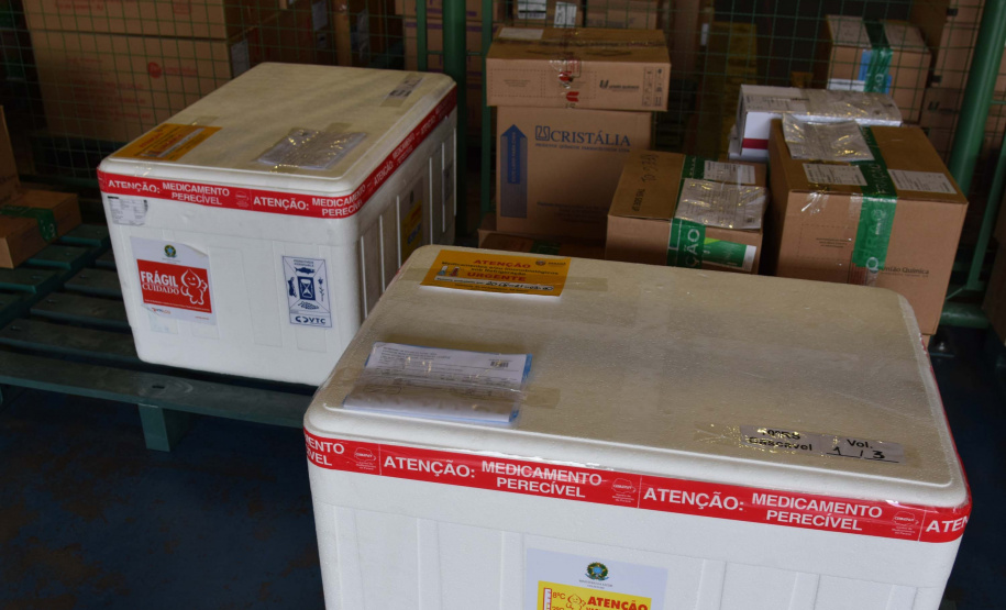 Estado distribui 445.388 vacinas contra a Covid-19 e 49.750 medicamentos para intubação; veja divisão. Foto: Américo Antonio/SESA