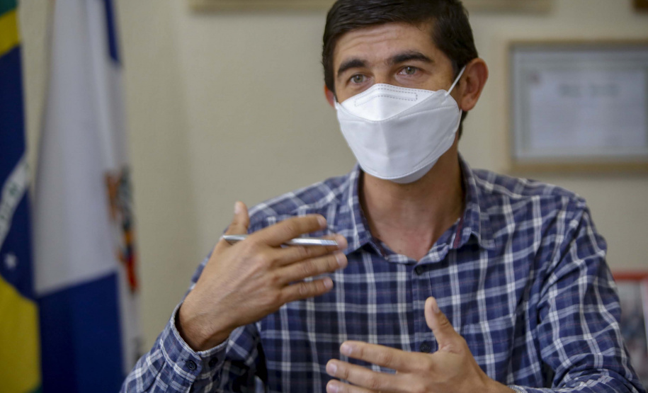 Com plantio que atravessa gerações, produção de poncã é a marca de Cerro Azul.Na foto, prefeito de Cerro Azul, Patrik Magari .
Foto Gilson Abreu/AEN