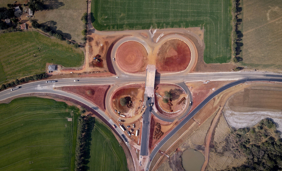 Obra do Contorno Norte de Castro avança e aumenta segurança na cidade ao retirar circulação de tráfego pesado. 08-2021Fotos Gilson Abreu/AEN