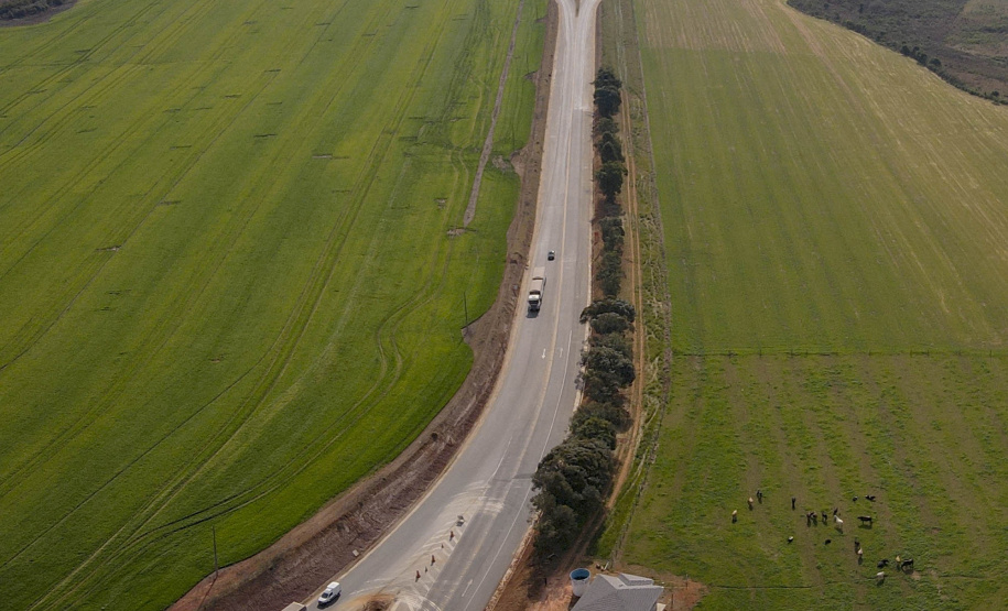 Obra do Contorno Norte de Castro avança e aumenta segurança na cidade ao retirar circulação de tráfego pesado. 08-2021Fotos Gilson Abreu/AEN