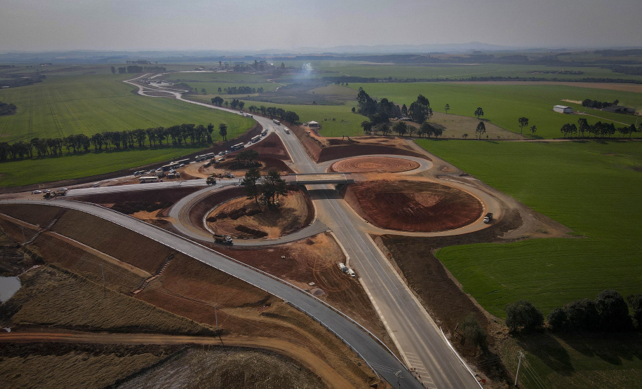 Obra do Contorno Norte de Castro avança e aumenta segurança na cidade ao retirar circulação de tráfego pesado. 08-2021Fotos Gilson Abreu/AEN