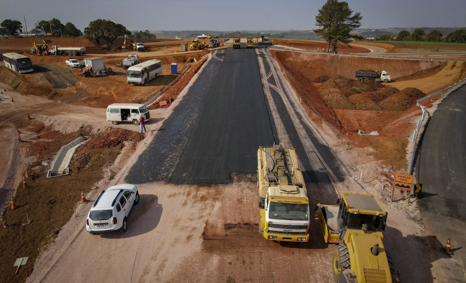 Obra do Contorno Norte de Castro avança e aumenta segurança na cidade ao retirar circulação de tráfego pesado. 08-2021Fotos Gilson Abreu/AEN