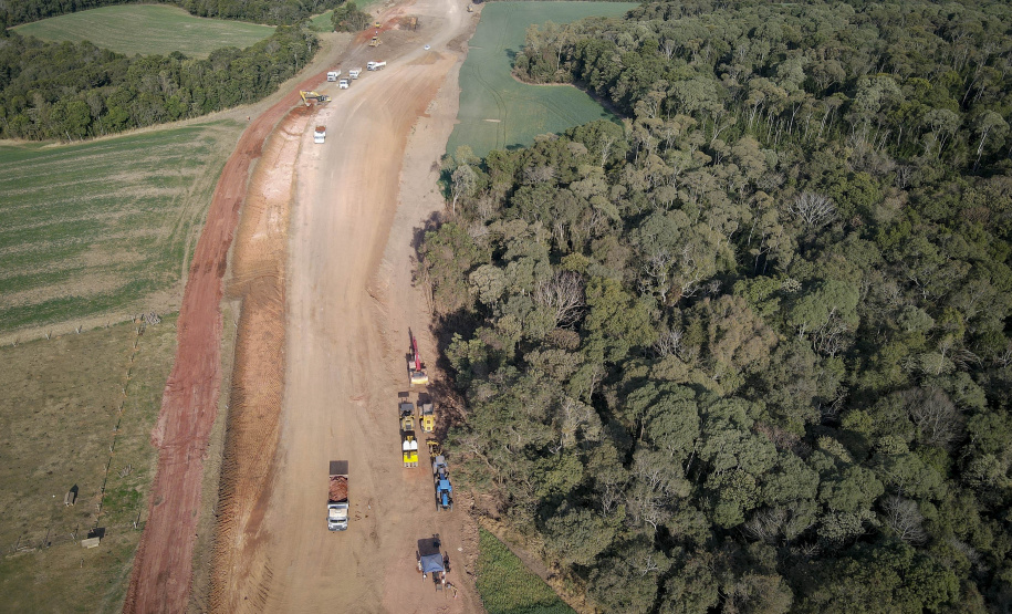Obra do Contorno Norte de Castro avança e aumenta segurança na cidade ao retirar circulação de tráfego pesado. 08-2021Fotos Gilson Abreu/AEN
