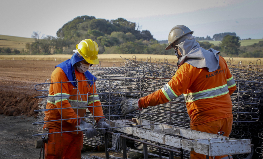 Obra do Contorno Norte de Castro avança e aumenta segurança na cidade ao retirar circulação de tráfego pesado. 08-2021Fotos Gilson Abreu/AEN