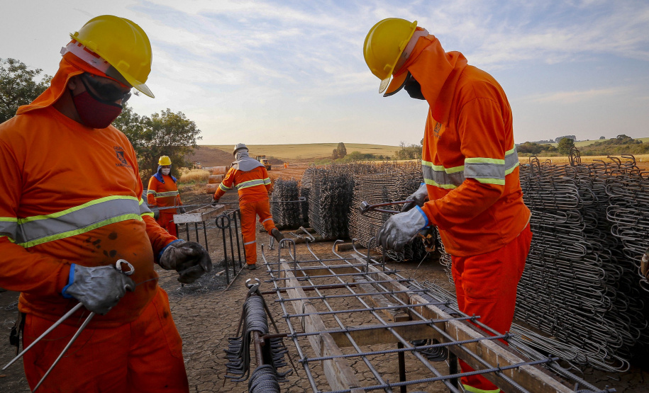Obra do Contorno Norte de Castro avança e aumenta segurança na cidade ao retirar circulação de tráfego pesado. 08-2021Fotos Gilson Abreu/AEN