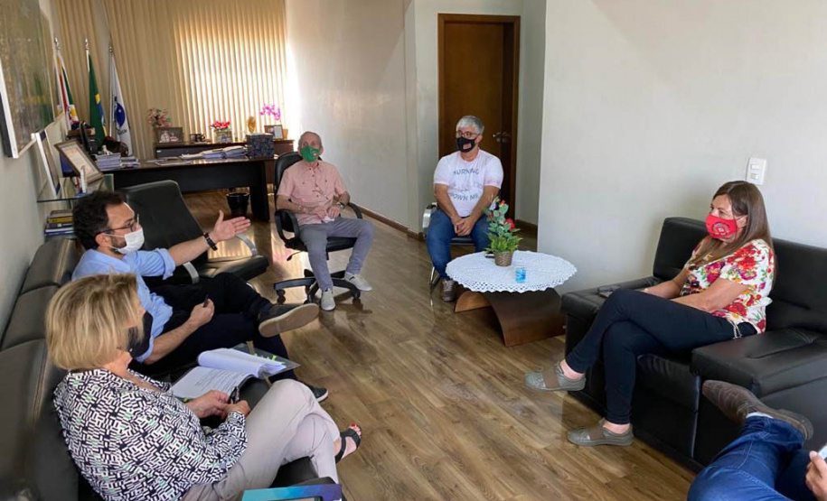 A prefeitura de Jaguariaíva é a mais nova parceria da Fomento Paraná no programa Banco do Empreendedor. A prefeita Alcione Lemos assinou nesta quinta, 19, o termo de cooperação técnica que permite ao município manter agentes de crédito credenciados e habilitados para atuar na intermediação de propostas de empréstimos de microcrédito.  -  Curitiba, 20/08/2021  -  Foto: Fomento Paraná