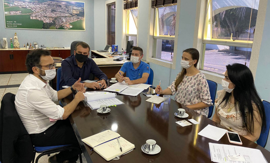 A prefeitura de Jaguariaíva é a mais nova parceria da Fomento Paraná no programa Banco do Empreendedor. A prefeita Alcione Lemos assinou nesta quinta, 19, o termo de cooperação técnica que permite ao município manter agentes de crédito credenciados e habilitados para atuar na intermediação de propostas de empréstimos de microcrédito.  -  Curitiba, 20/08/2021  -  Foto: Fomento Paraná