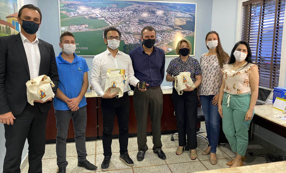 A prefeitura de Jaguariaíva é a mais nova parceria da Fomento Paraná no programa Banco do Empreendedor. A prefeita Alcione Lemos assinou nesta quinta, 19, o termo de cooperação técnica que permite ao município manter agentes de crédito credenciados e habilitados para atuar na intermediação de propostas de empréstimos de microcrédito.  -  Curitiba, 20/08/2021  -  Foto: Fomento Paraná