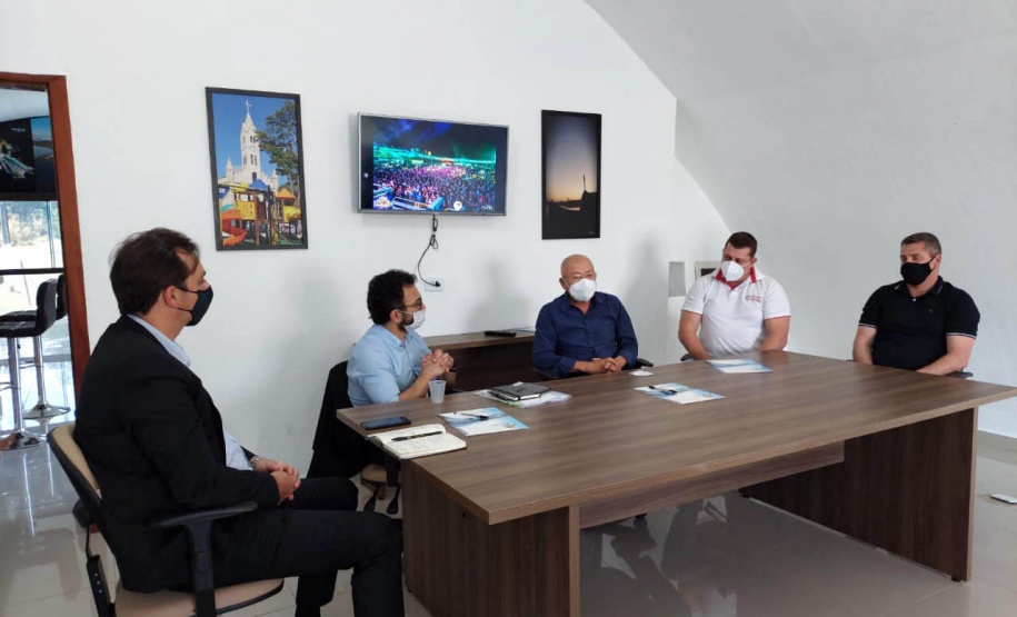 A prefeitura de Jaguariaíva é a mais nova parceria da Fomento Paraná no programa Banco do Empreendedor. A prefeita Alcione Lemos assinou nesta quinta, 19, o termo de cooperação técnica que permite ao município manter agentes de crédito credenciados e habilitados para atuar na intermediação de propostas de empréstimos de microcrédito.  -  Curitiba, 20/08/2021  -  Foto: Fomento Paraná