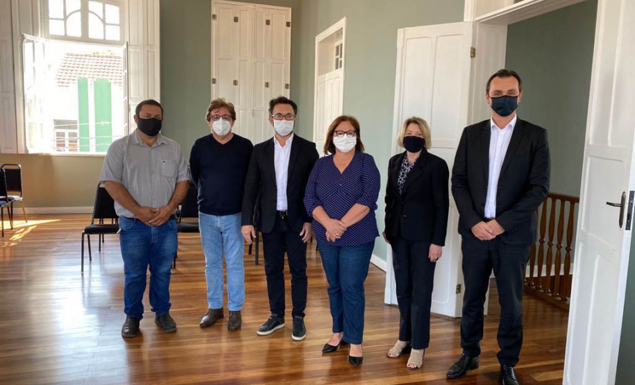 A prefeitura de Jaguariaíva é a mais nova parceria da Fomento Paraná no programa Banco do Empreendedor. A prefeita Alcione Lemos assinou nesta quinta, 19, o termo de cooperação técnica que permite ao município manter agentes de crédito credenciados e habilitados para atuar na intermediação de propostas de empréstimos de microcrédito.  -  Curitiba, 20/08/2021  -  Foto: Fomento Paraná