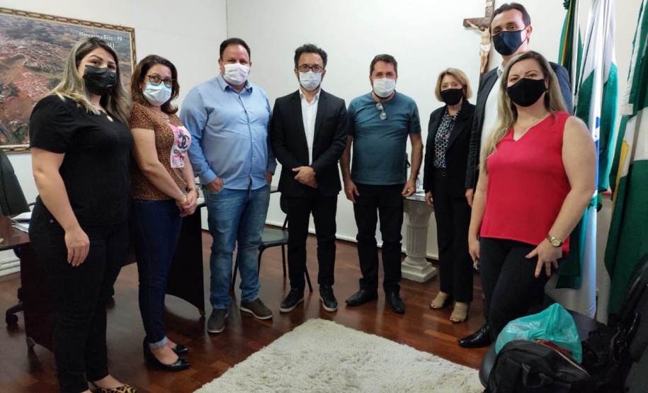 A prefeitura de Jaguariaíva é a mais nova parceria da Fomento Paraná no programa Banco do Empreendedor. A prefeita Alcione Lemos assinou nesta quinta, 19, o termo de cooperação técnica que permite ao município manter agentes de crédito credenciados e habilitados para atuar na intermediação de propostas de empréstimos de microcrédito.  -  Curitiba, 20/08/2021  -  Foto: Fomento Paraná