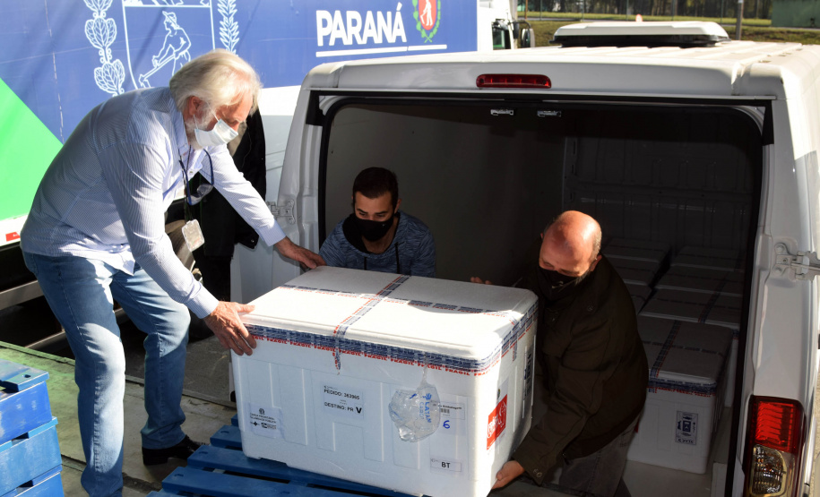 Paraná recebe 95.400 doses da Coronavac (Instituto Butantan/Sinovac).  -  Curitiba, 22/08/2021  -  Foto: Américo Antonio/SESA