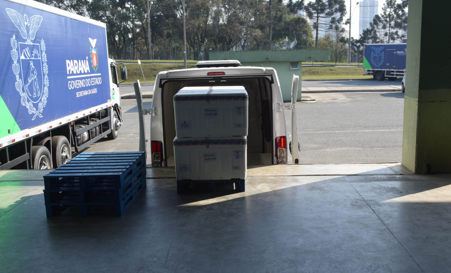 Paraná recebe 95.400 doses da Coronavac (Instituto Butantan/Sinovac).  -  Curitiba, 22/08/2021  -  Foto: Américo Antonio/SESA