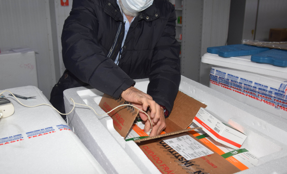 Paraná recebe 95.400 doses da Coronavac (Instituto Butantan/Sinovac).  -  Curitiba, 22/08/2021  -  Foto: Américo Antonio/SESA