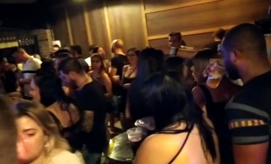 Quase 2 mil pessoas são flagradas em aglomerações na Capital durante operação da AIFU - Curitiba, 22/08/2021  -  Foto: SESP-PARANÁ