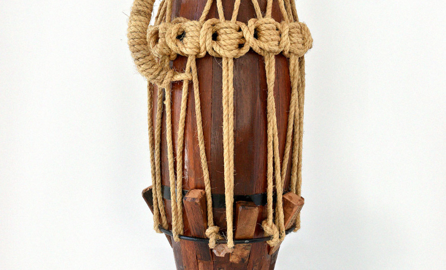 Mestre Paulão, integrante do Grupo Internacional Capoeira Aliance, município de Maringá, Parana. Atabaque, 2020 - Foto: Acervo MUPA