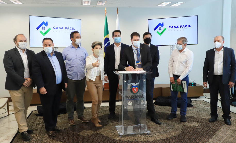 Governador Carlos Massa Ratinho Junior lança subsídio para entrada da casa própria para 2.371 famílias pelo Programa Casa Fácil. Palácio Iguaçu, Curitiba, 23/agosto/2021. - Foto: José Fernando Ogura/AEN