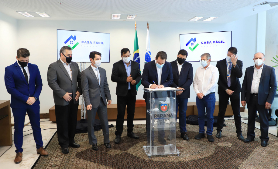 Governador Carlos Massa Ratinho Junior lança subsídio para entrada da casa própria para 2.371 famílias pelo Programa Casa Fácil. Palácio Iguaçu, Curitiba, 23/agosto/2021. - Foto: José Fernando Ogura/AEN
