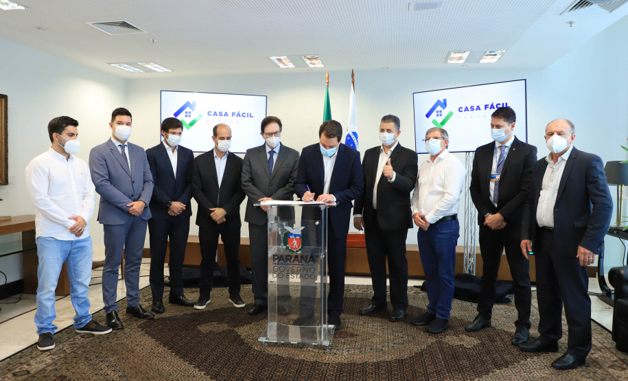 Governador Carlos Massa Ratinho Junior lança subsídio para entrada da casa própria para 2.371 famílias pelo Programa Casa Fácil. Palácio Iguaçu, Curitiba, 23/agosto/2021. - Foto: José Fernando Ogura/AEN