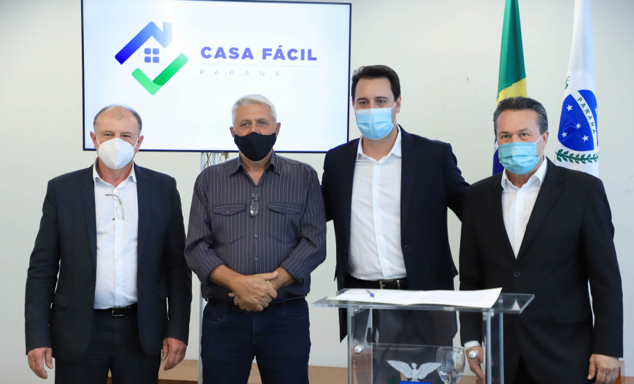 Governador Carlos Massa Ratinho Junior lança subsídio para entrada da casa própria para 2.371 famílias pelo Programa Casa Fácil. Palácio Iguaçu, Curitiba, 23/agosto/2021. - Foto: José Fernando Ogura/AEN