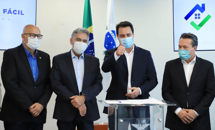 Governador Carlos Massa Ratinho Junior lança subsídio para entrada da casa própria para 2.371 famílias pelo Programa Casa Fácil. Palácio Iguaçu, Curitiba, 23/agosto/2021. - Foto: José Fernando Ogura/AEN