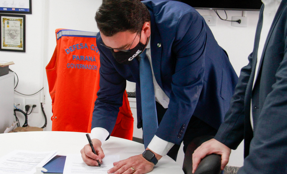 A prefeitura de Guarapuava a Controladoria-Geral do Estado assinaram, nesta segunda-feira (23), acordo de cooperação técnica para a rede Controla Paraná. Por meio dessa rede, todas as prefeituras do Paraná têm na CGE um parceiro no controle e monitoramento de seus recursos, por meio da troca de experiência e capacitação.  -  Curitiba, 23/08/2021  -  Foto: Gabrielly Pontes/CGE