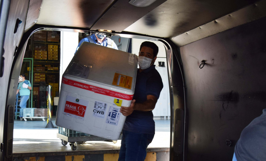 Paraná distribui nesta segunda-feira 223.268 doses de vacinas contra a Covid-19. Foto: Américo Antonio/SESA