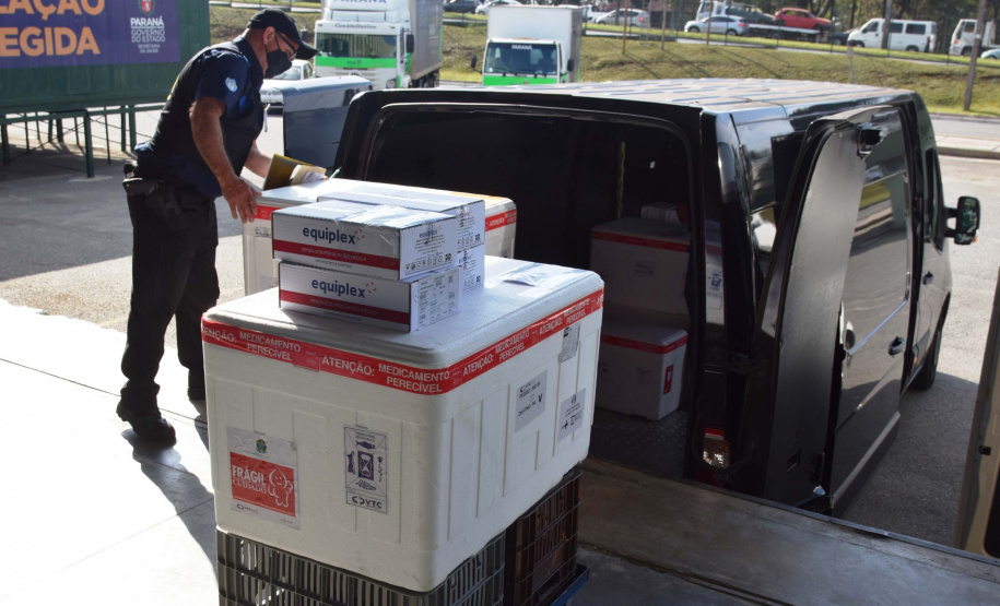 Paraná distribui nesta segunda-feira 223.268 doses de vacinas contra a Covid-19. Foto: Américo Antonio/SESA