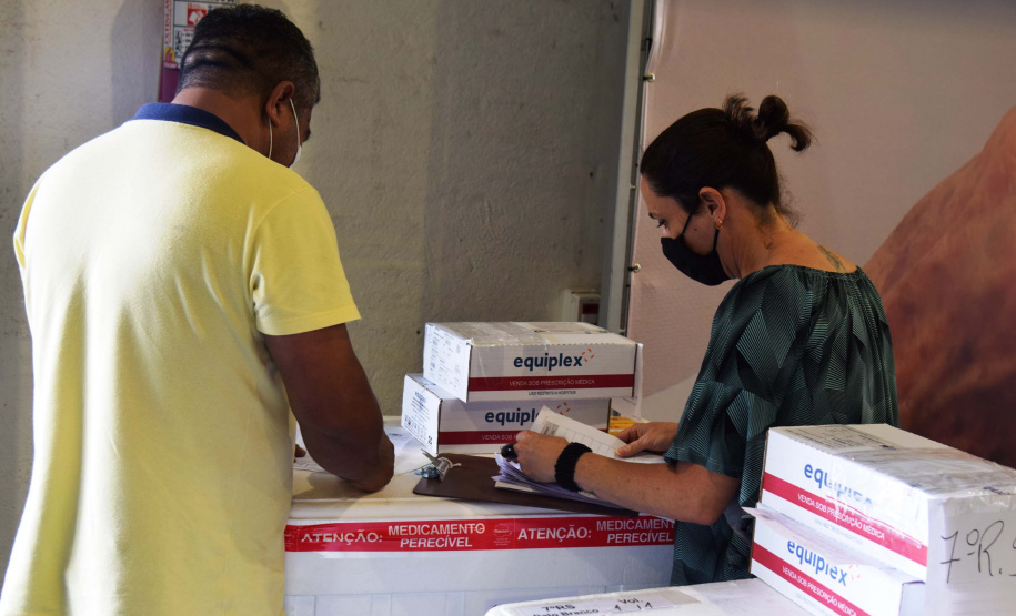 Paraná distribui nesta segunda-feira 223.268 doses de vacinas contra a Covid-19. Foto: Américo Antonio/SESA