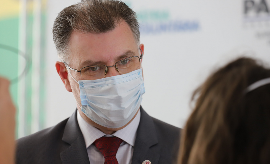 Amigos da Patria Voluntaria O governador Carlos Massa Ratinho Junior participa nesta segunda-feira (23) da premiação Amigos da Patria Voluntaria, ao lado da Presidente do conselho da Superintendência de Ação Solidária, a primeira-dama Luciana Saito Massa. Na foto o diretor-geral do Complexo do Hospital do Trabalhador, Geci Labres de Souza Júnior. 23/08/2021 - Foto: Geraldo Bubniak/AEN