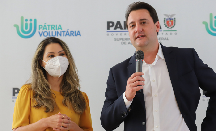 Amigos da Patria Voluntaria O governador Carlos Massa Ratinho Junior participa nesta segunda-feira (23) da premiação Amigos da Patria Voluntaria, ao lado da Presidente do conselho da Superintendência de Ação Solidária, a primeira-dama Luciana Saito Massa. 23/08/2021 - Foto: Geraldo Bubniak/AEN