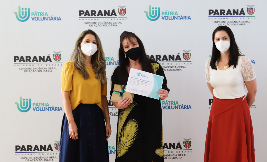 Amigos da Patria Voluntaria O governador Carlos Massa Ratinho Junior participa nesta segunda-feira (23) da premiação Amigos da Patria Voluntaria, ao lado da Presidente do conselho da Superintendência de Ação Solidária, a primeira-dama Luciana Saito Massa. 23/08/2021 - Foto: Geraldo Bubniak/AEN