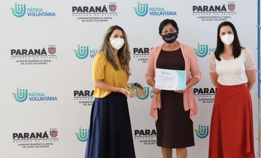 Amigos da Patria Voluntaria O governador Carlos Massa Ratinho Junior participa nesta segunda-feira (23) da premiação Amigos da Patria Voluntaria, ao lado da Presidente do conselho da Superintendência de Ação Solidária, a primeira-dama Luciana Saito Massa. 23/08/2021 - Foto: Geraldo Bubniak/AEN