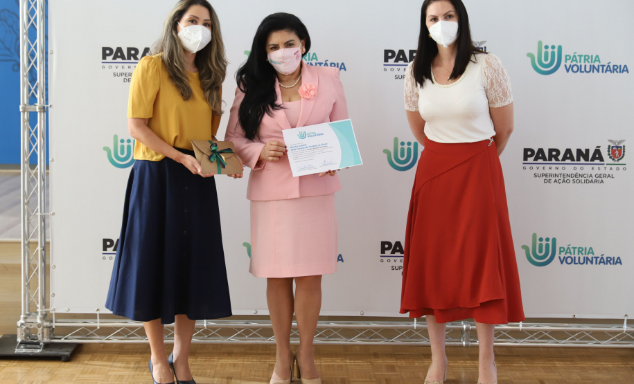 Amigos da Patria Voluntaria O governador Carlos Massa Ratinho Junior participa nesta segunda-feira (23) da premiação Amigos da Patria Voluntaria, ao lado da Presidente do conselho da Superintendência de Ação Solidária, a primeira-dama Luciana Saito Massa. 23/08/2021 - Foto: Geraldo Bubniak/AEN